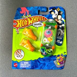 2022 Hot Wheels Skate Tony Hawk Treasure Hunt Wreckin-Mech Fingerboard, New